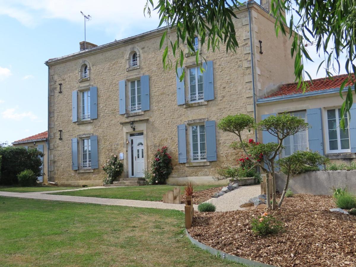 Chambres D'Hotes Le Tilleul Saint-Hilaire-des-Loges Dış mekan fotoğraf