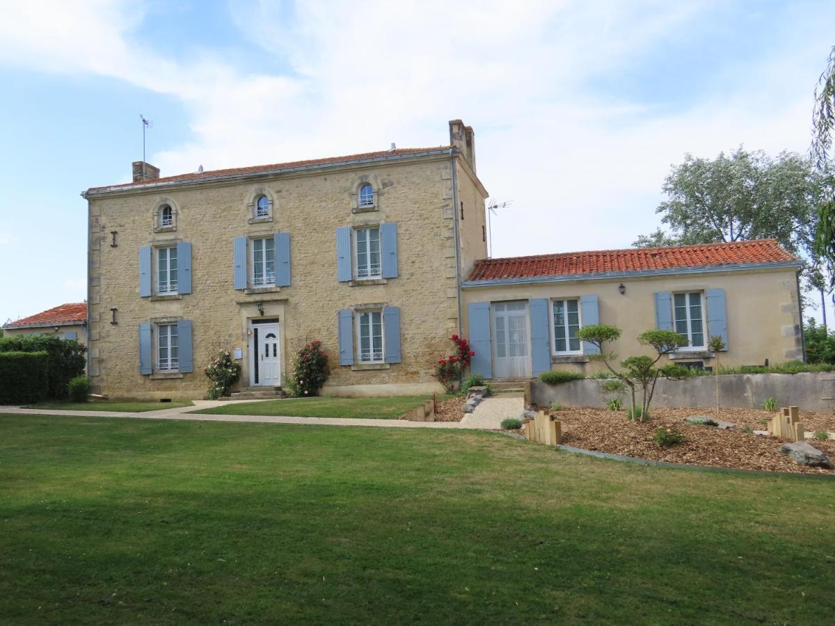 Chambres D'Hotes Le Tilleul Saint-Hilaire-des-Loges Dış mekan fotoğraf